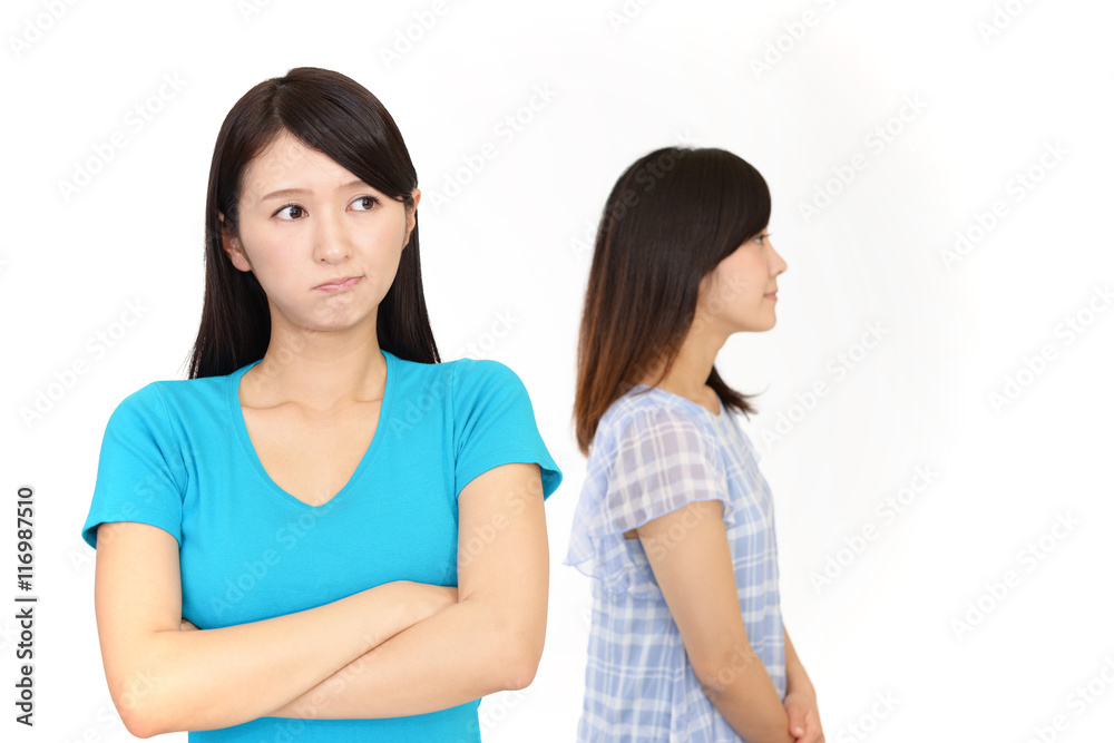 喧嘩をする女性 喧嘩をする女性