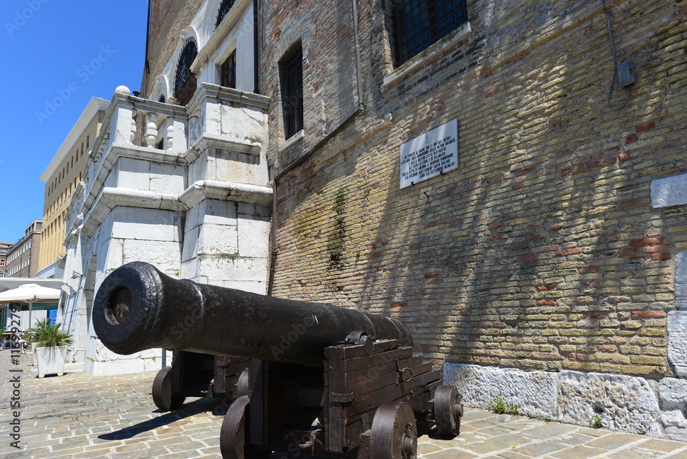 Ancona Hafen Kanonen 