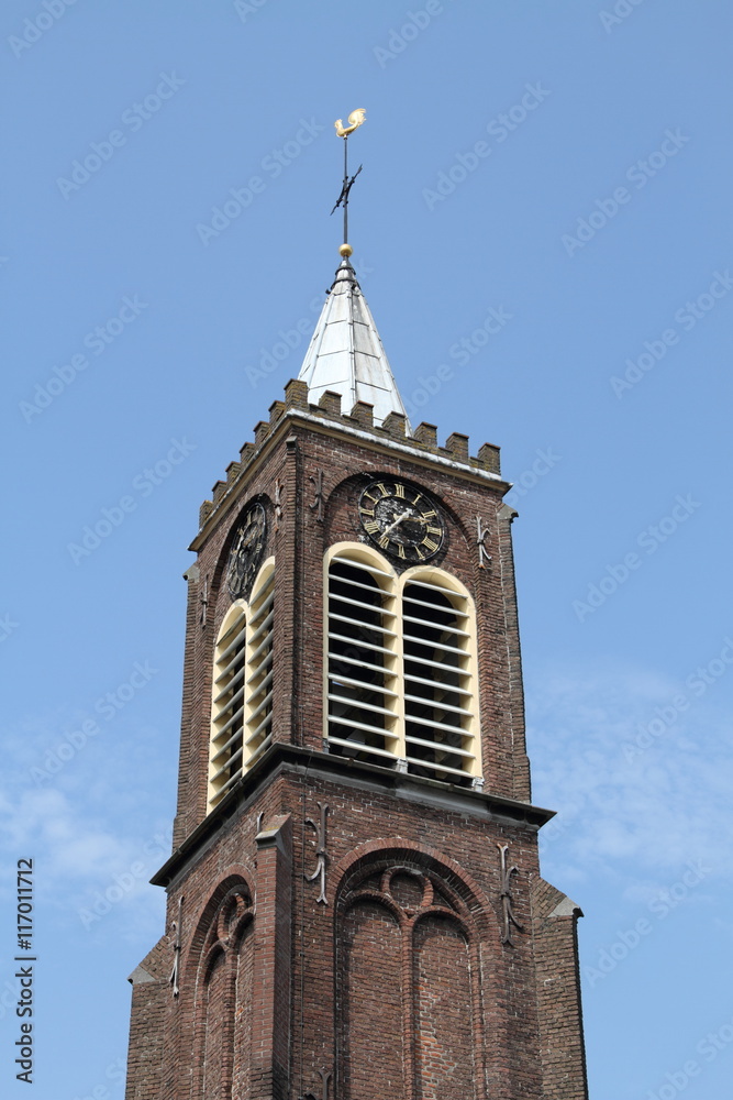 Kirchturm im Hochformat