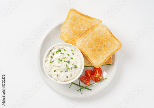 toasted bread and chives spread