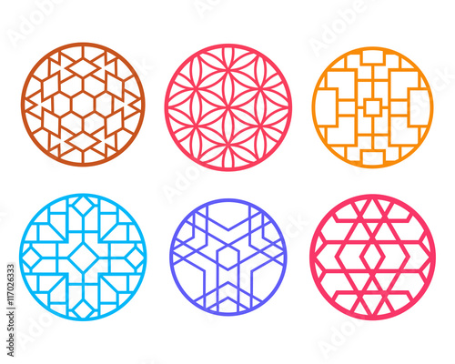 Geometric round Chinese pattern window frame