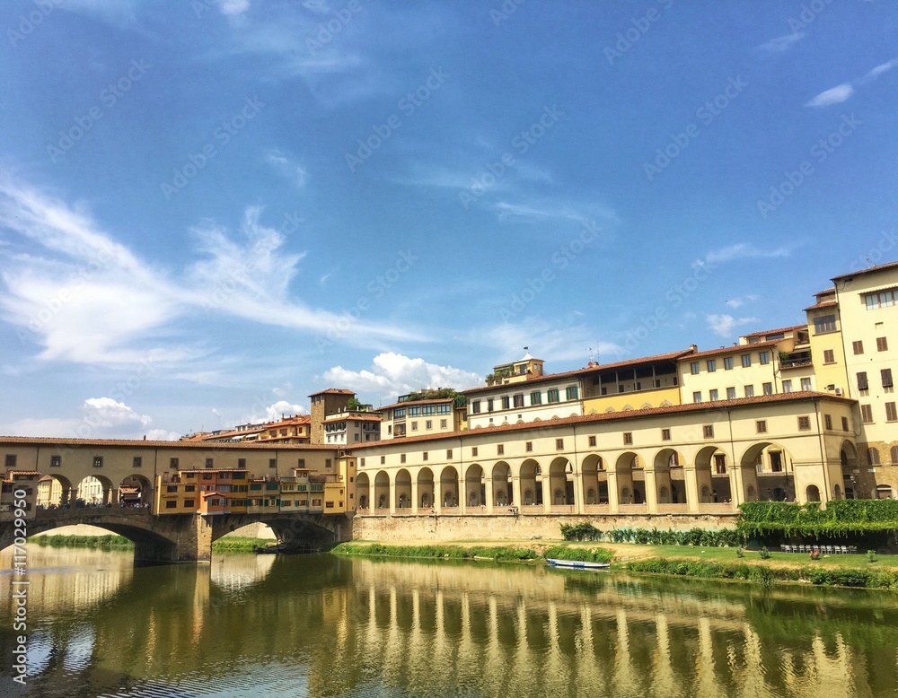 vue du célèbre Ponte Vecchio à Florence en Italie