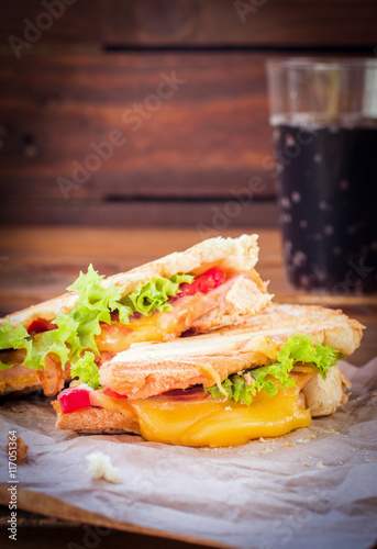 Sandwiches With Ham and Cheese