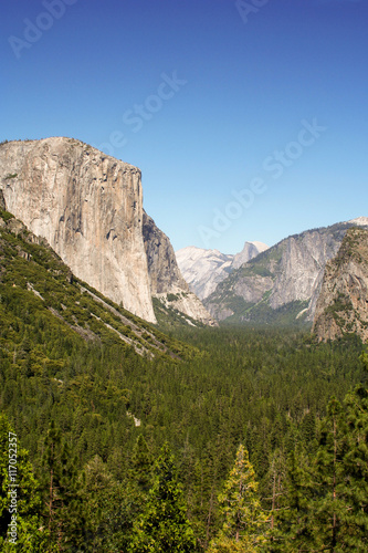 Yosemite valley at Yosemite National Park © Bon