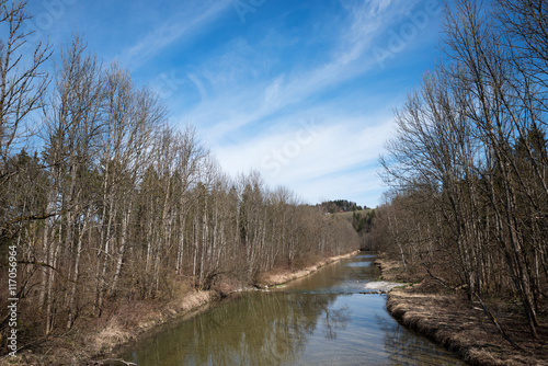 Mangfall Fluss im zeitigen Fr  hjahr