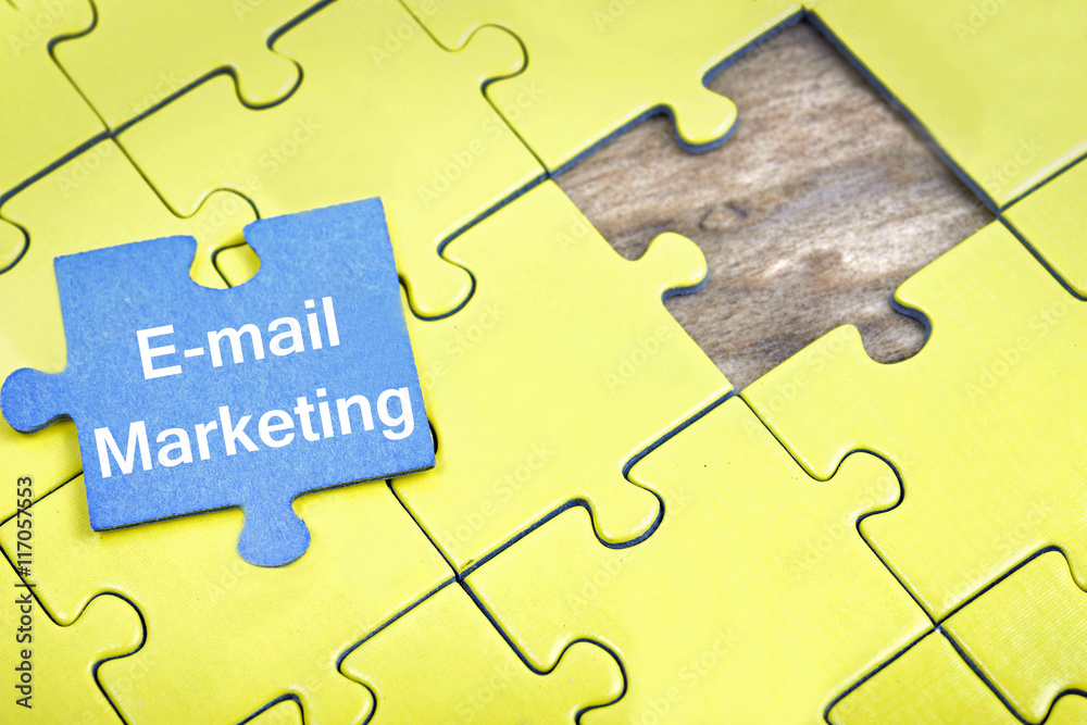 Fototapeta premium Puzzle with word E-mail marketing
