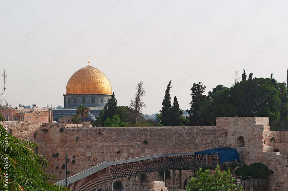 Gerusalemme: vista della Cupola della Roccia dalle mura il 6 Settembre 2015. La Cupola della Roccia è il Santuario islamico sul Monte del Tempio
