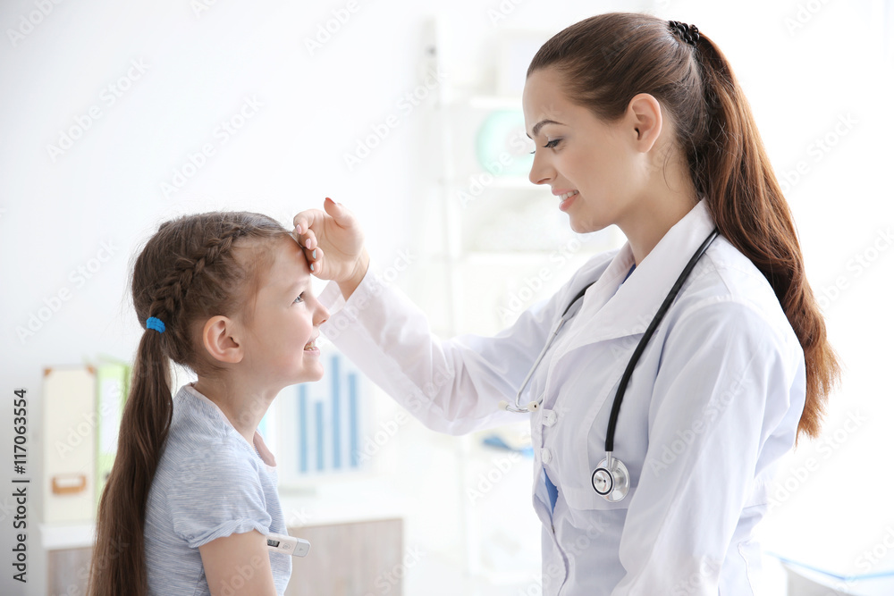 Fototapeta premium Cute girl visiting doctor