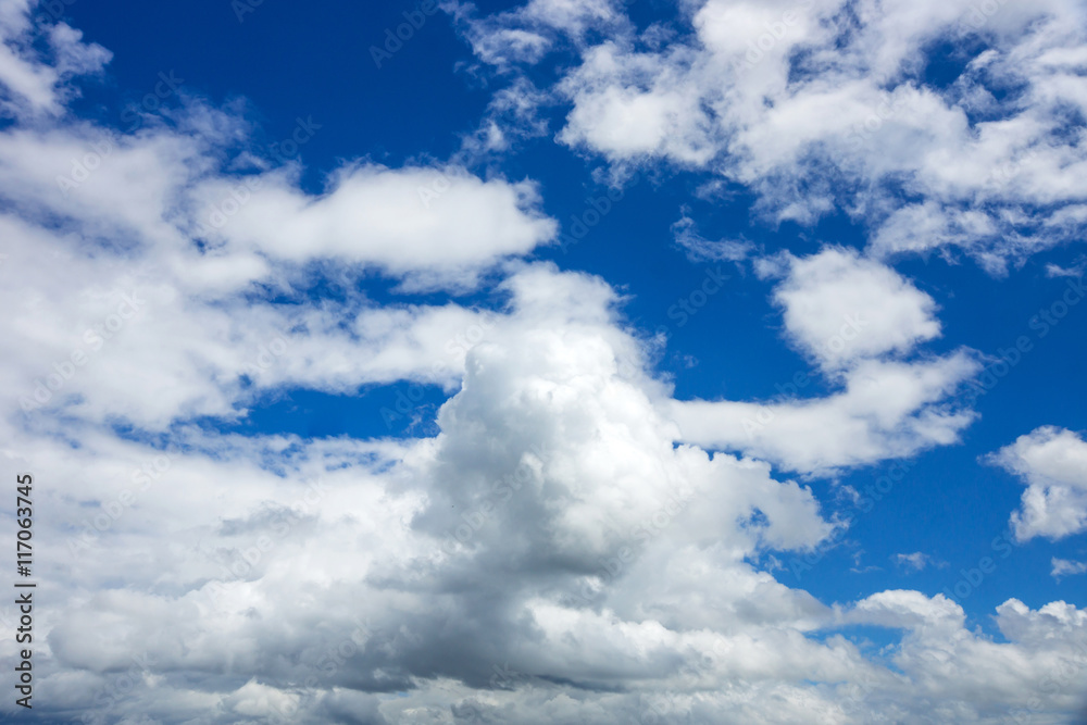 Obraz premium Deep blue sky and clouds