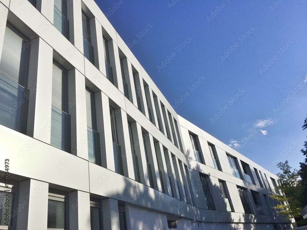 Fototapeta premium Fassade eines modernen Verwaltungsgebäudes