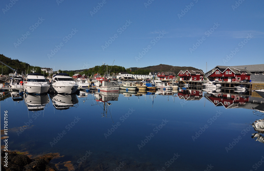 Fosnavag Norway / Fosnavag is a small fishing city in the municipality of Heroy in Norway. Fosnavag Norway / Fosnavag is a small fishing city in the municipality of Heroy in Norway.