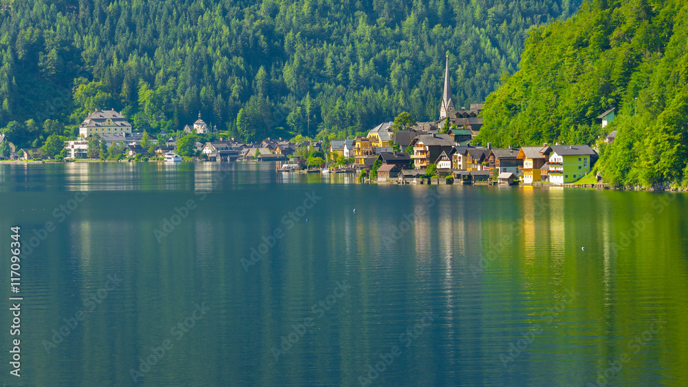 Fototapeta premium Hallstatt am Halstättersee, Salzkammergut, Österreich