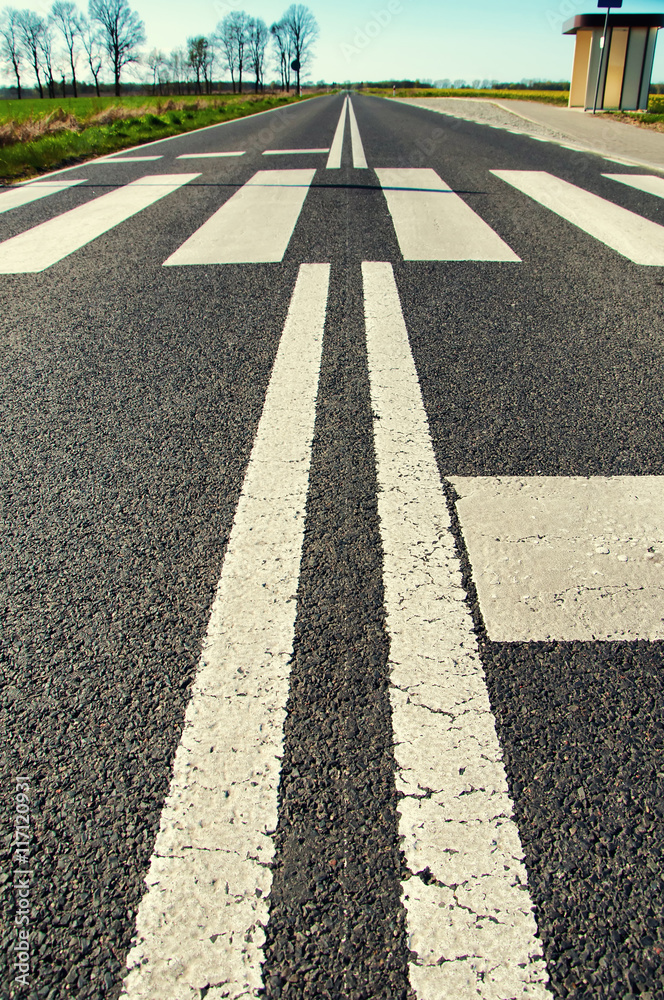 Obraz premium The asphalt road in the summer
