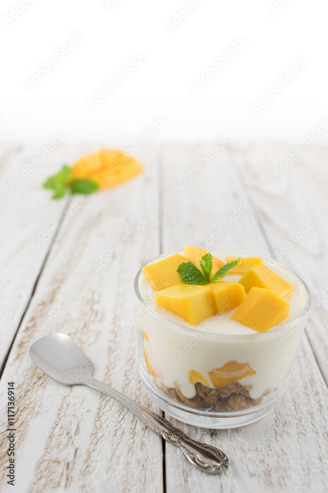 Homemade Mango Yoghurt Parfait with Granola Homemade Mango Yoghurt Parfait with Granola