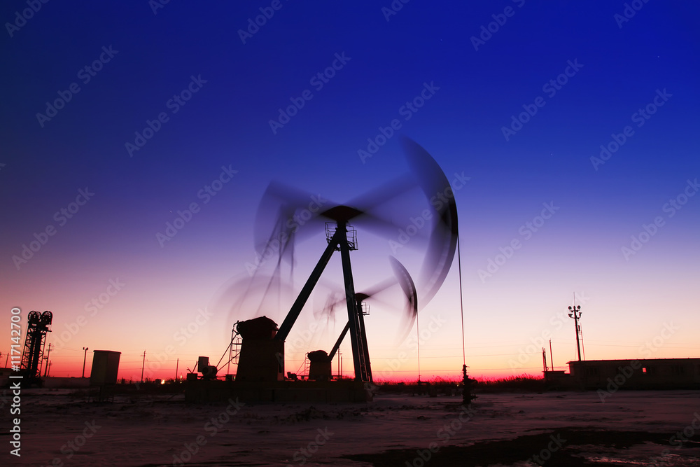 In the evening, the outline of the oil pump