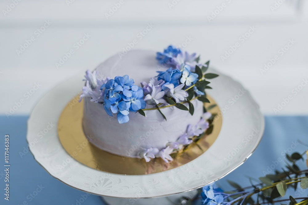 Wedding decorations with cake and beautiful flowers. serenity color