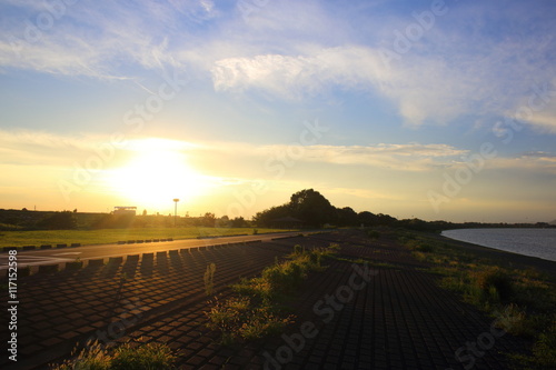 渡良瀬遊水地から望む日の入り ( Sunset seen from Watarase retarding basin.) / 渡良瀬遊水地から見た日の入りを撮影しました。