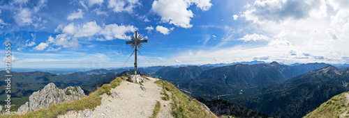 Gipfelkreuz in den Bergen