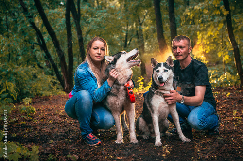 family with husky dogs in the forest © ruslan1117