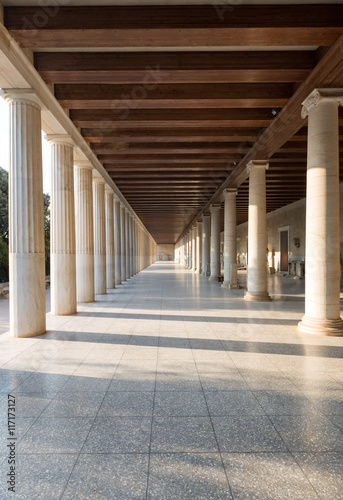 Säulengang in der Stoa von Attalos in Athen, Griechenland 