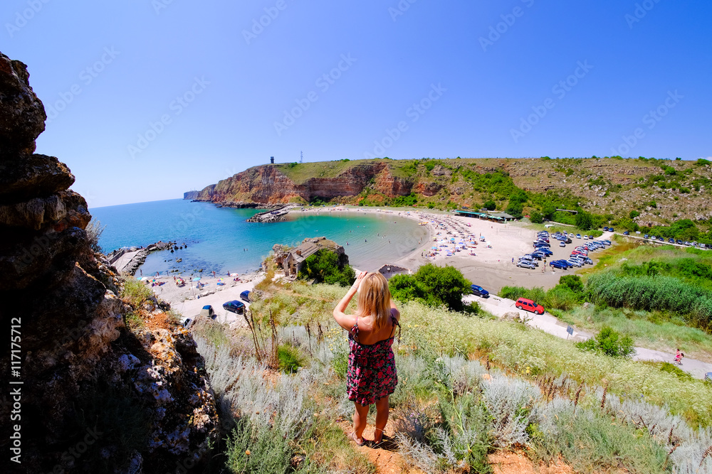Φωτογραφία Tourist taking pictures at Bolata bay, Bulgaria, Black Sea. Famo