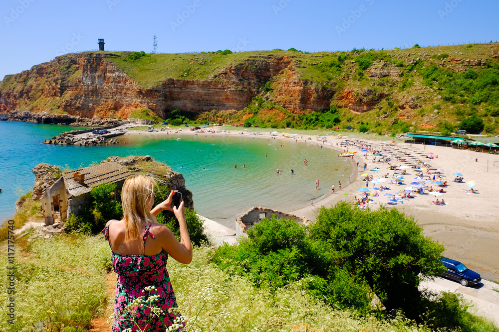 Φωτογραφία Blonde woman taking pictures at Bolata bay, Bulgaria, Black Sea.