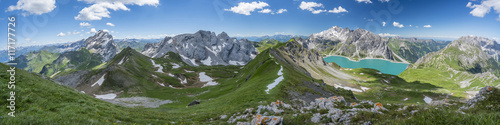 Sommer Bergpanorama aus den Alpen