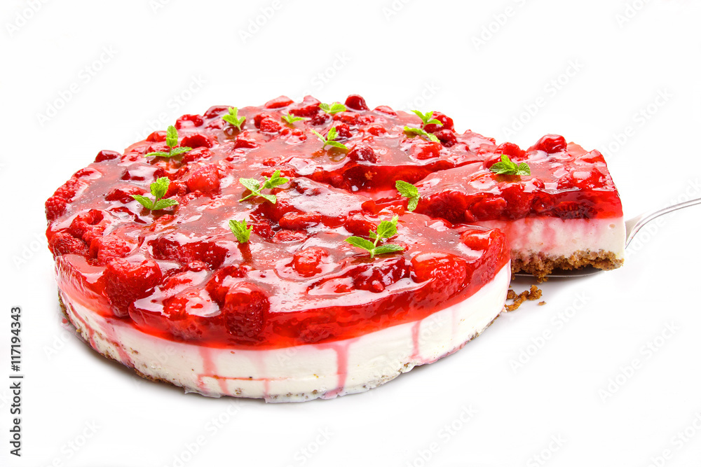 Himbeertorte auf hellem Hintergrund Himbeertorte auf hellem Hintergrund