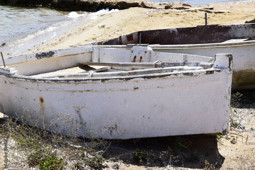 barche abbandonate