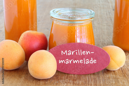 hausgemachte Marillenmarmelade photo