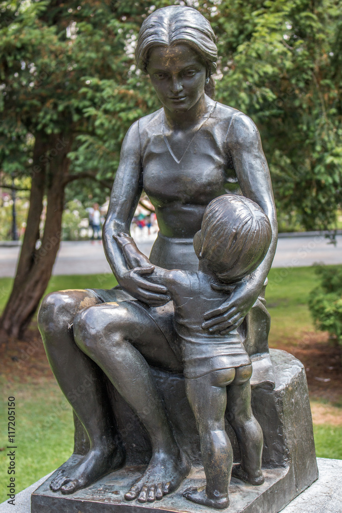 Monumento a Maternidad de Oviedo Spanien Nordspanien Asturien (Asturias)