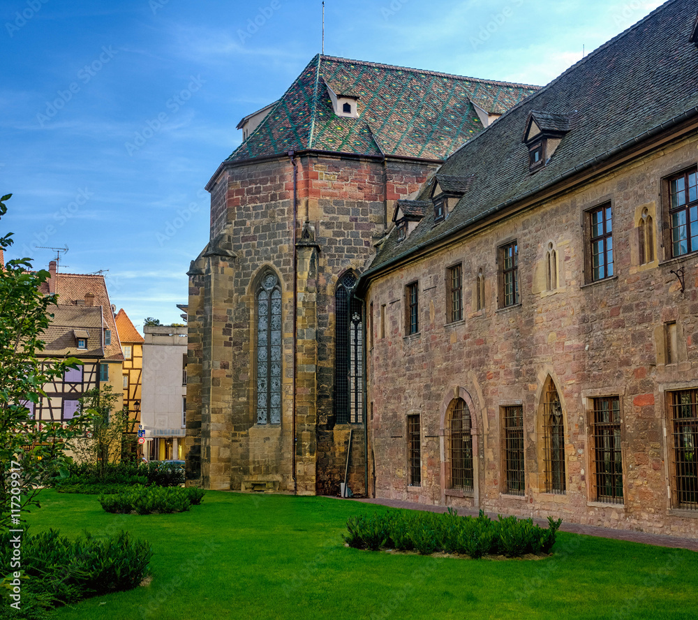 Obraz premium Unterlinden Museum lateral view in Colmar, France