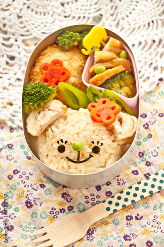 Lunch of bear motif