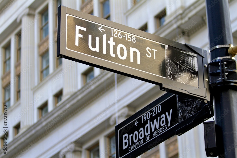 Fototapeta premium Fulton and Broadway street sign