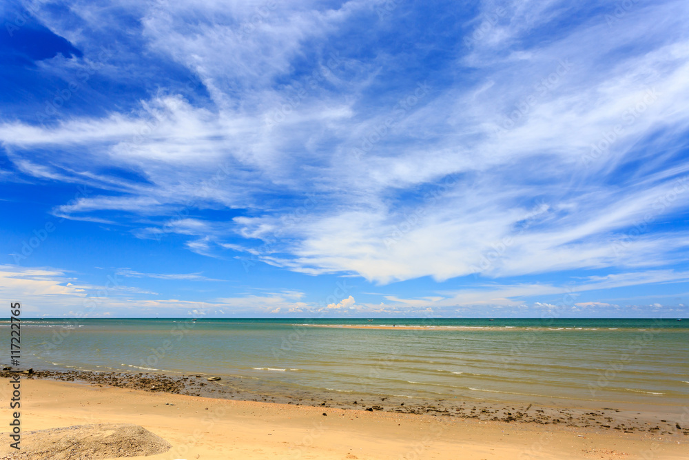 Obraz premium Sea beach with blue sky