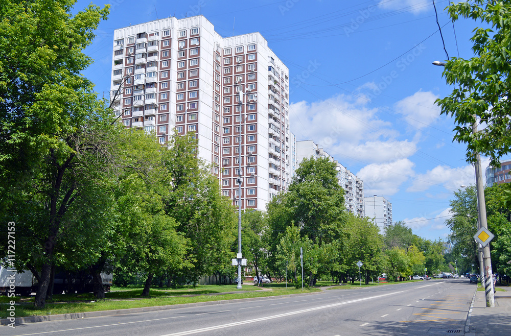 Двадцатидвухэтажный двухподъездный панельный жилой дом в Москве