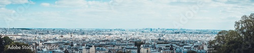 Panoramic view of large European city © Robert Herhold
