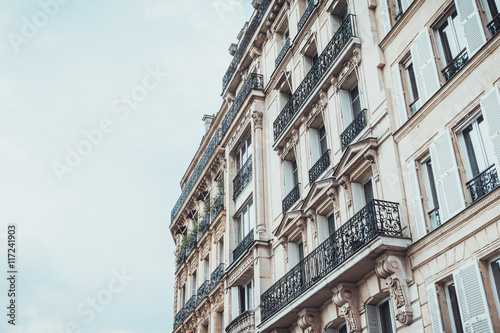 Ornate white colored exterior of apartments © Robert Herhold