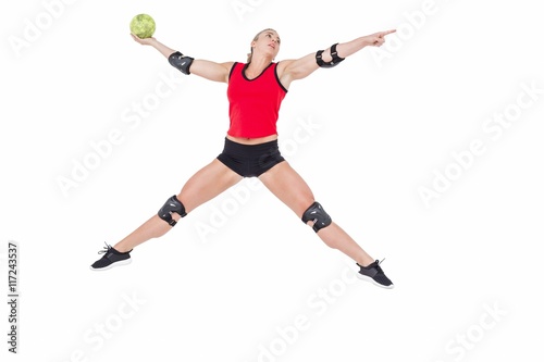 Female athlete with elbow pad throwing handball © WavebreakmediaMicro