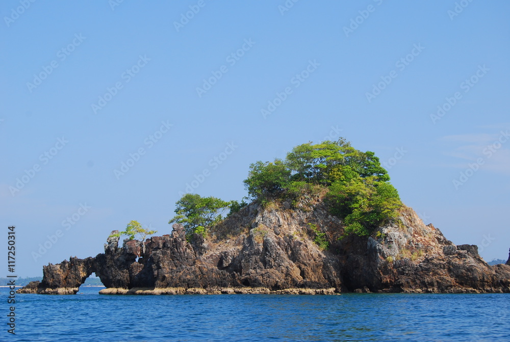 Naklejka premium Rock island with blue sea