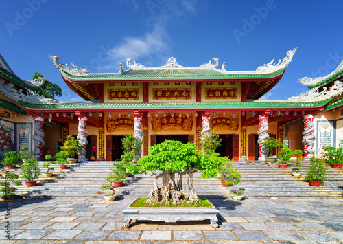фотографія Main view of the Linh Ung Pagoda on blue sky background, Danang