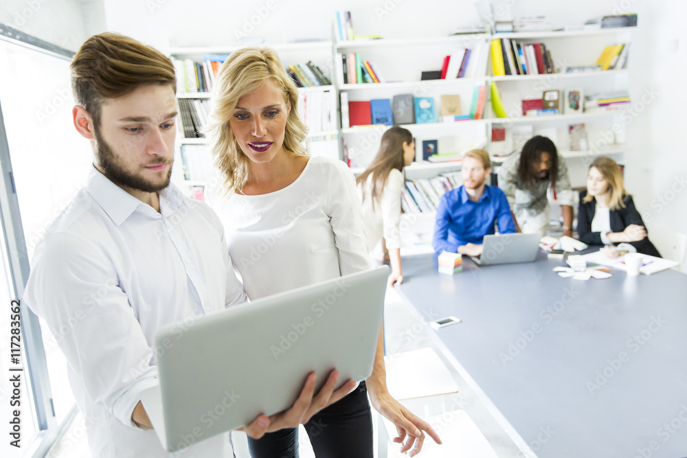 Fototapeta premium People in the modern office