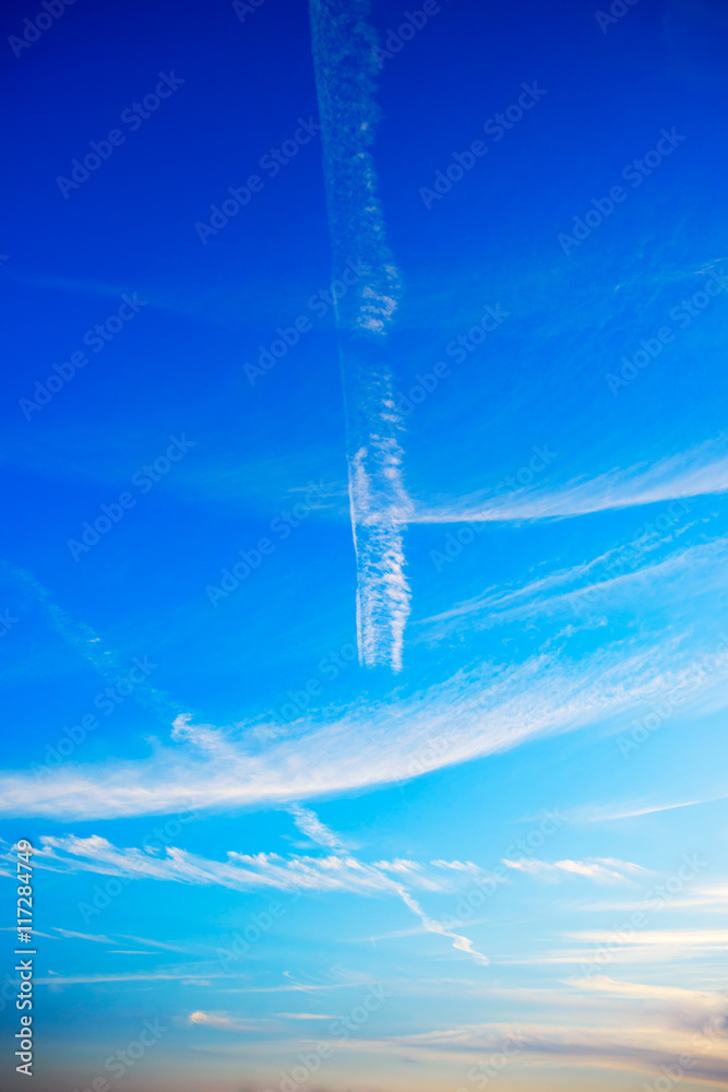 Obraz premium The sky at sunset with beautiful clouds