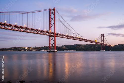 Fototapeta Naklejka Na Ścianę i Meble -  Red bridge Lisbon