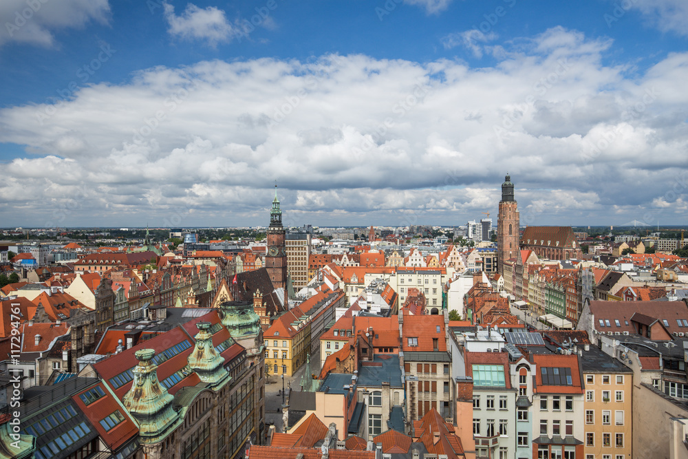Widok z góry na zabytkową część Wrocławia