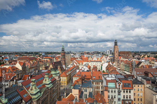Widok z góry na zabytkową część Wrocławia