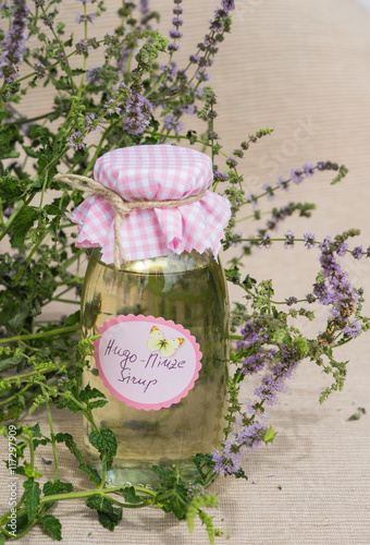 Obraz na płótnie Hugo-Minze Sirup selbstgemacht w salonie