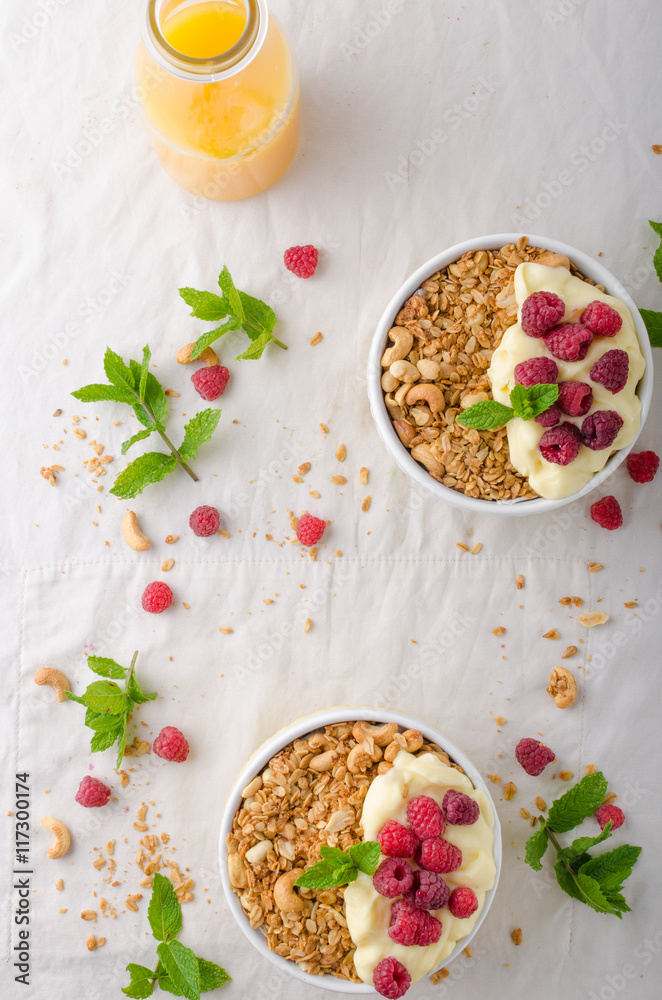 Baked granola with pudding
