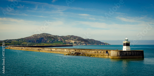 Der Leuchtturm im Hafen von Holyhead, Wales, UK