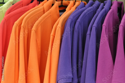 einfarbige Pique-Shirts photo